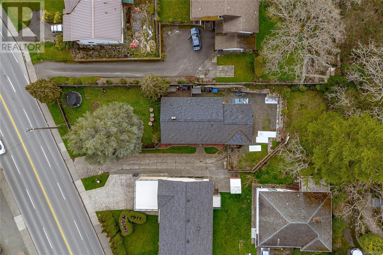 4078 QUADRA STREET Image 38