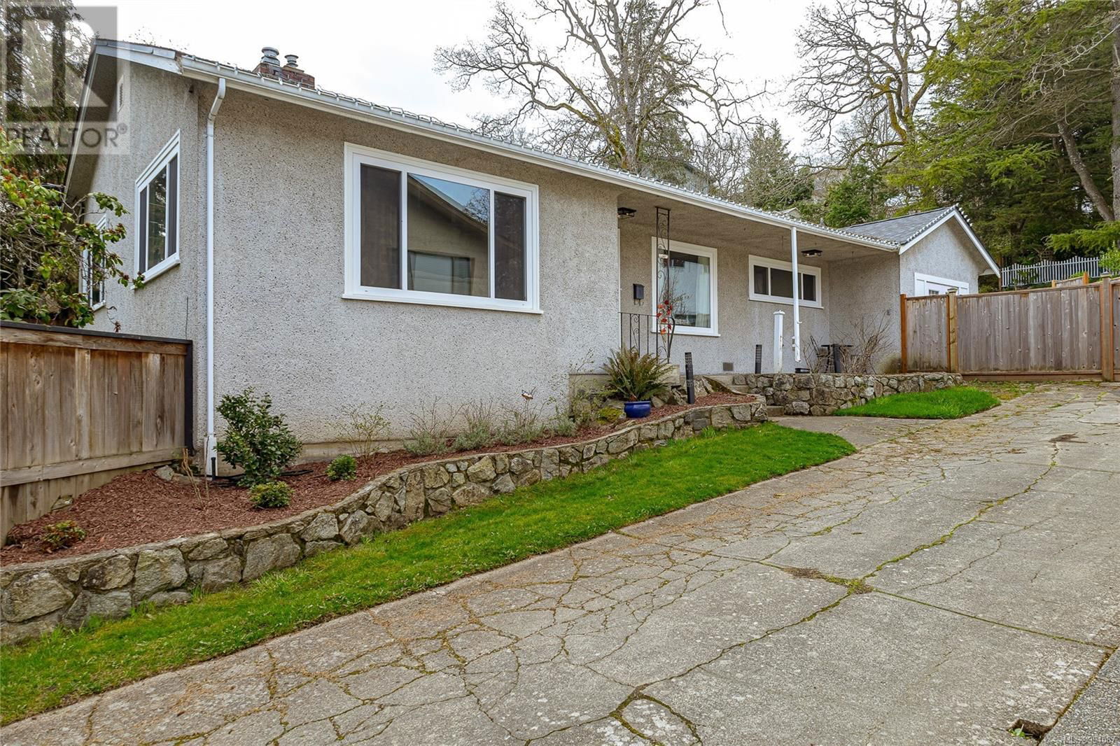 4078 QUADRA STREET Image 4