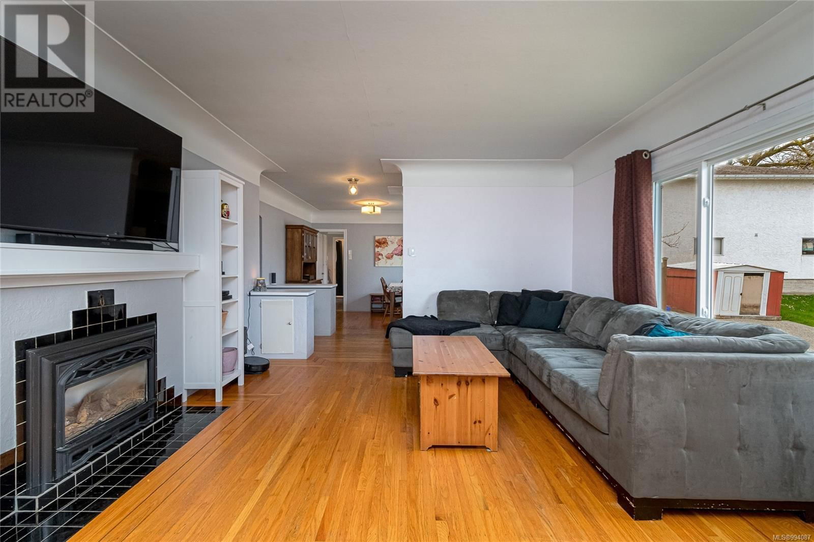 4078 QUADRA STREET Image 9