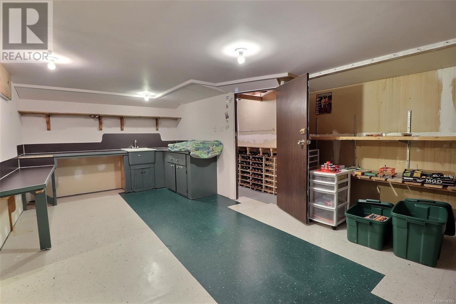 31 - 815 DUNSMUIR CRESCENT Image 17