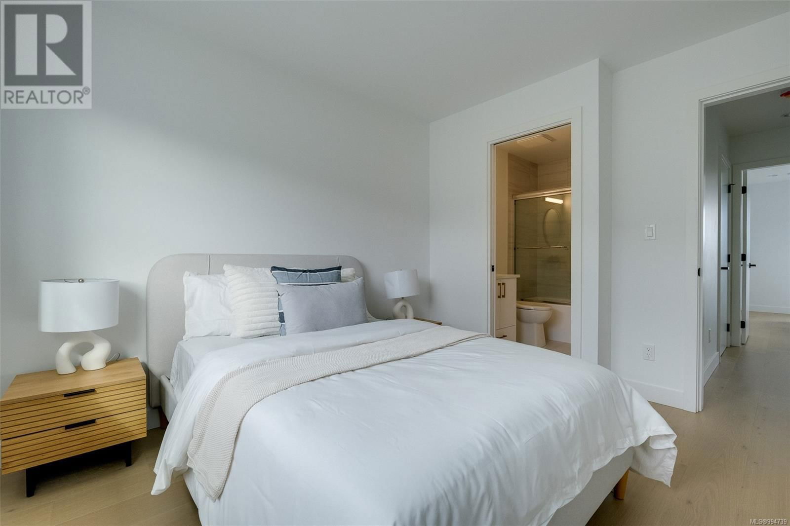 Unit 11 - 3907 CEDAR HILL ROAD Image 17