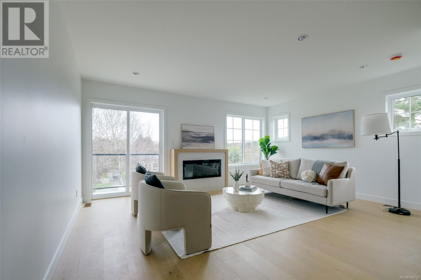 Unit 11 - 3907 CEDAR HILL ROAD Image 4