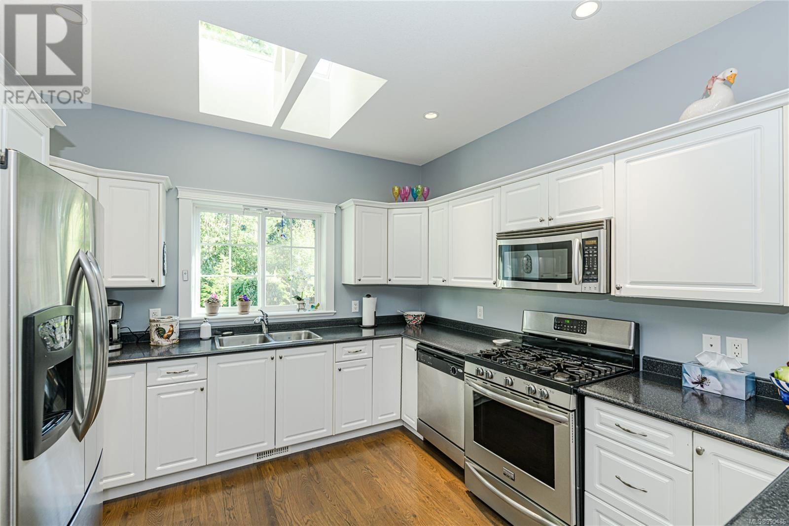 3 - 3134 MANOR DRIVE Image 17