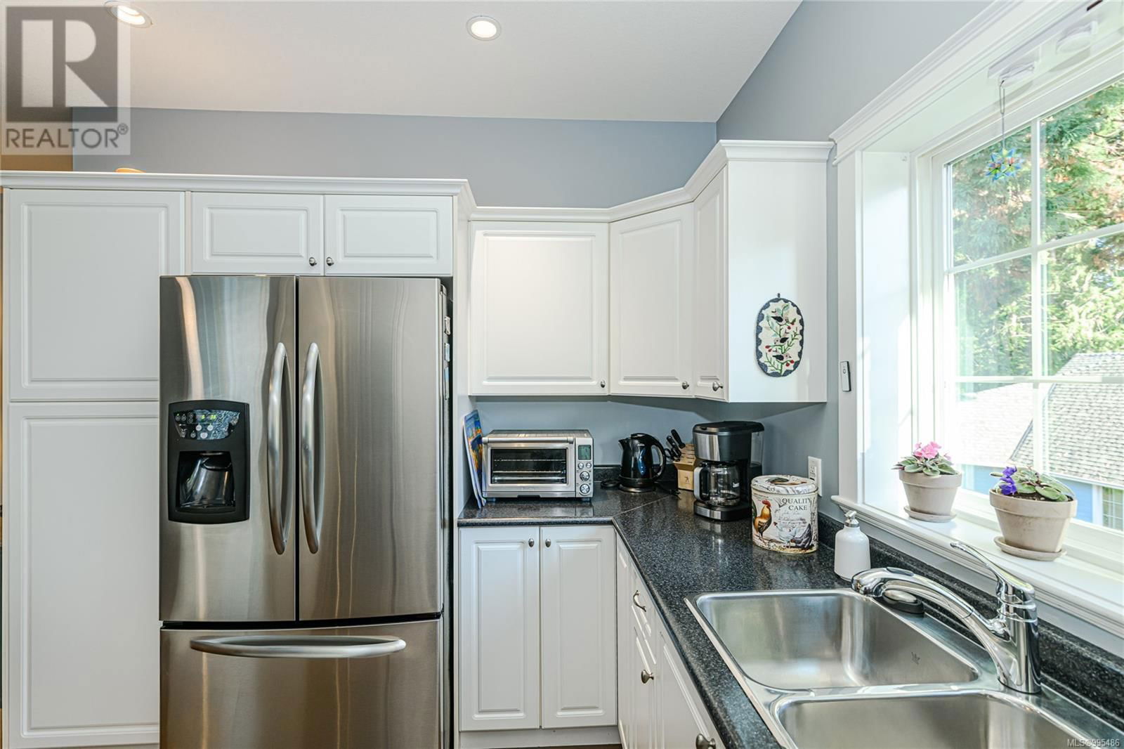 3 - 3134 MANOR DRIVE Image 19