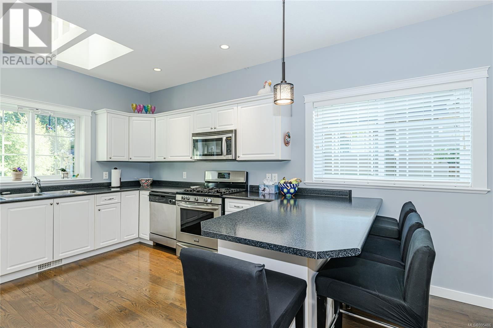 3 - 3134 MANOR DRIVE Image 20