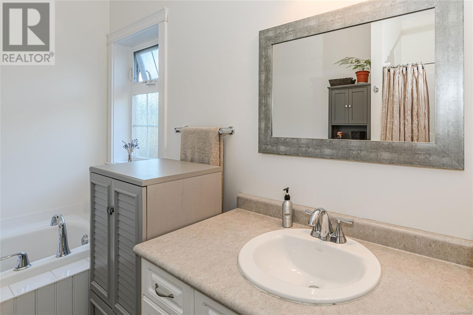 3 - 3134 MANOR DRIVE Image 25