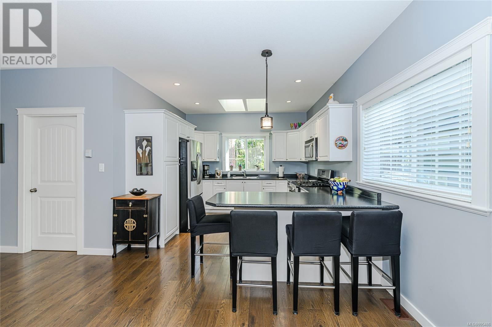 3 - 3134 MANOR DRIVE Image 5