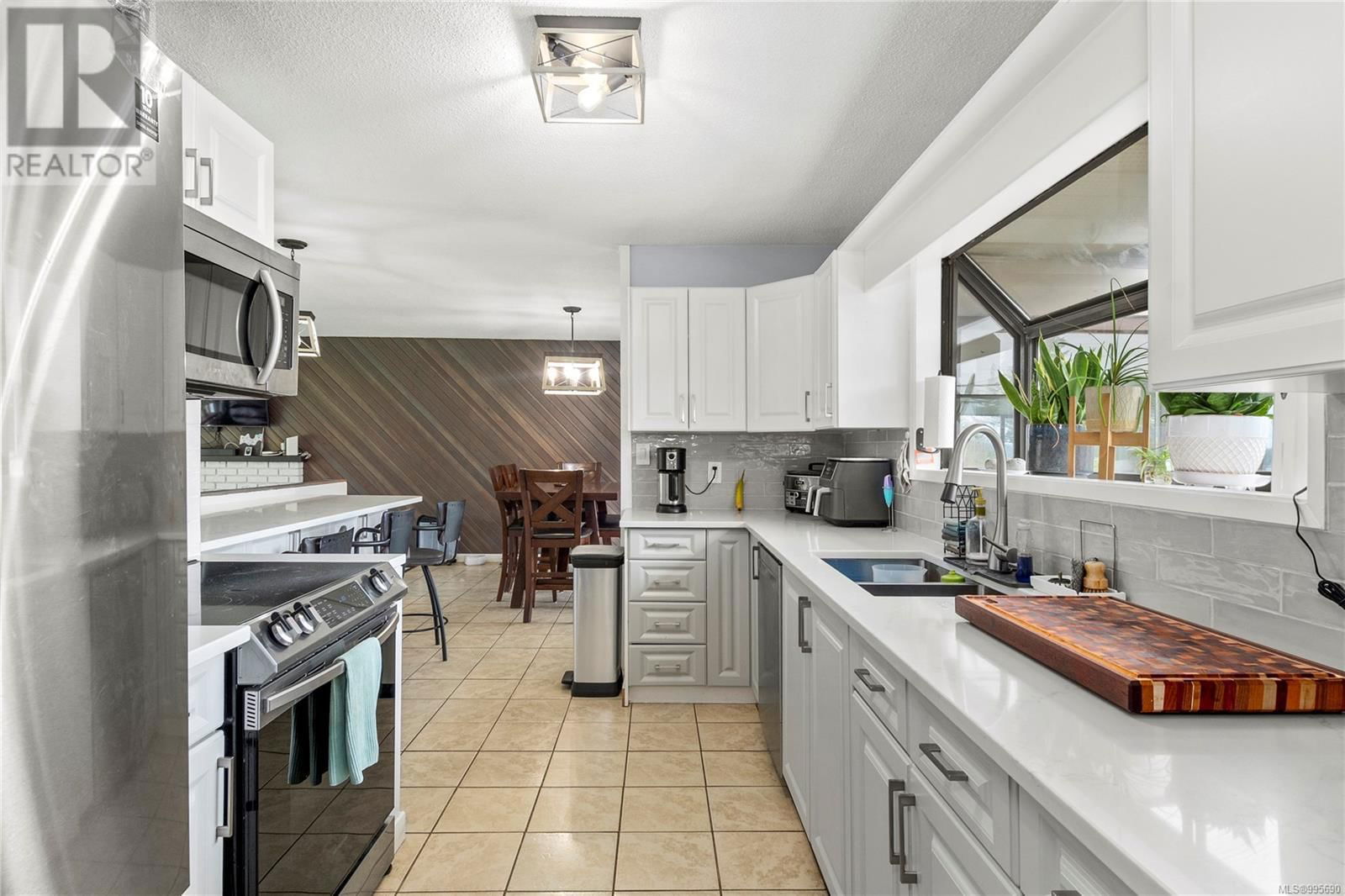 951 NORTHMORE ROAD Image 21