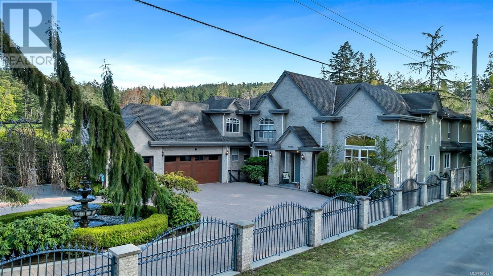 4668 CORDOVA BAY ROAD Image 1