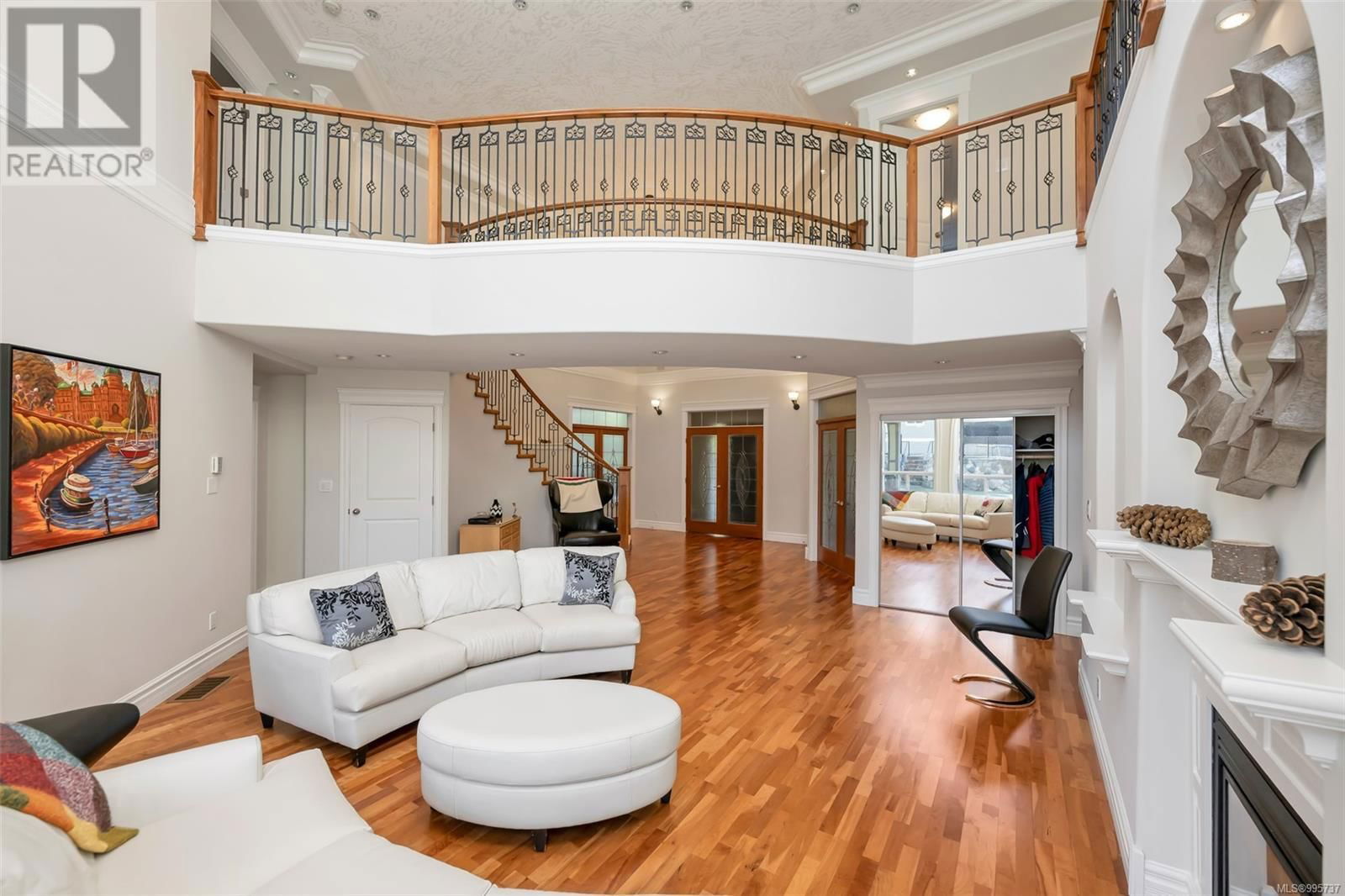 4668 CORDOVA BAY ROAD Image 12