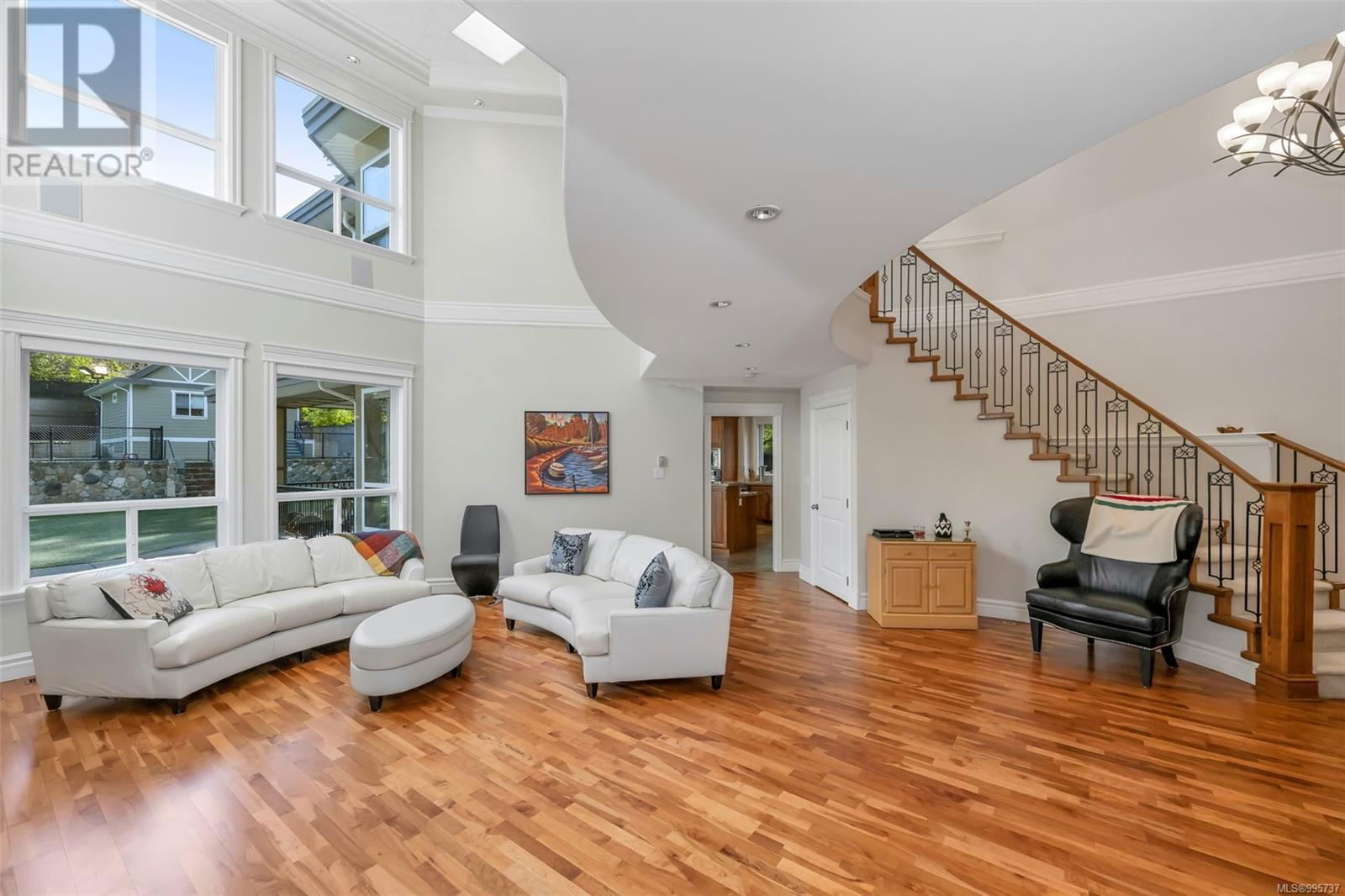 4668 CORDOVA BAY ROAD Image 13
