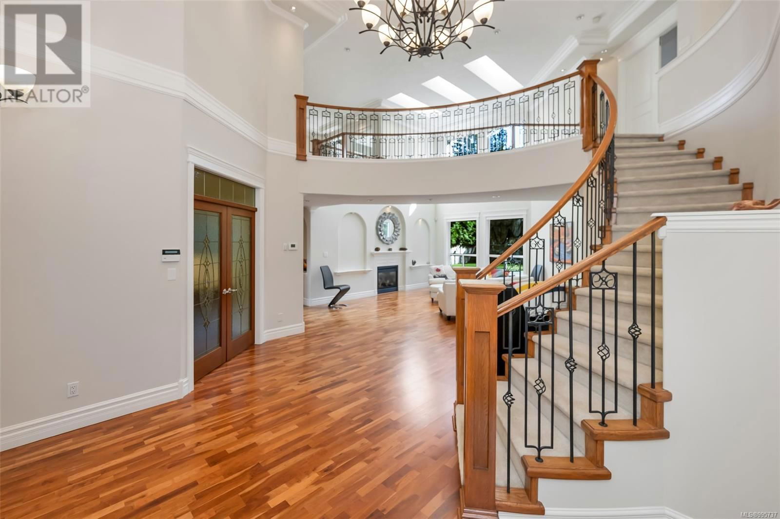 4668 CORDOVA BAY ROAD Image 18
