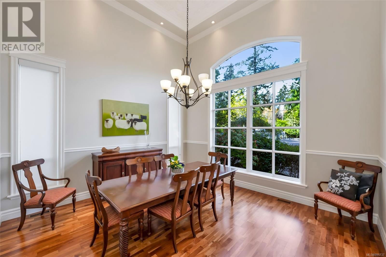 4668 CORDOVA BAY ROAD Image 19