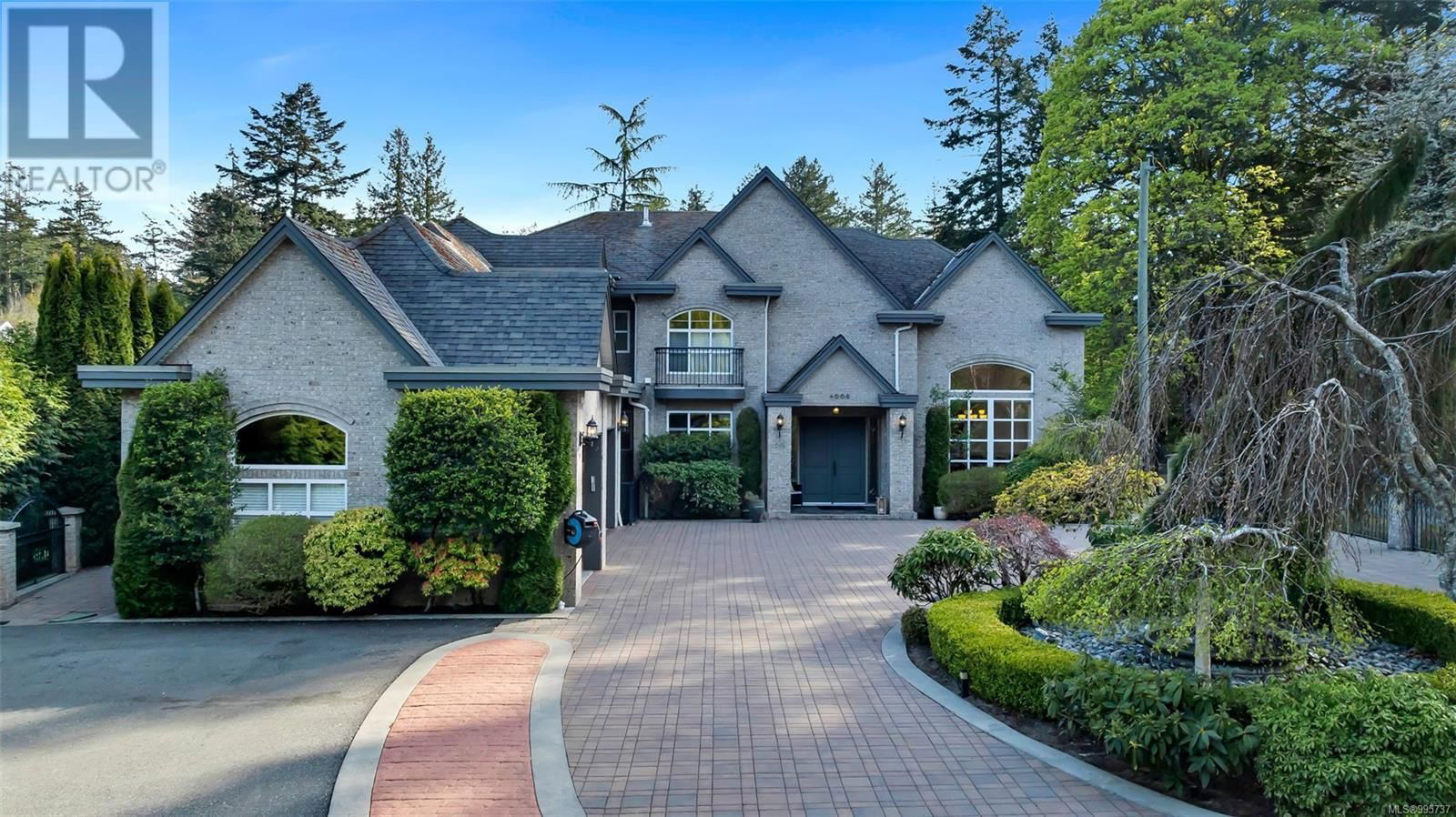 4668 CORDOVA BAY ROAD Image 2