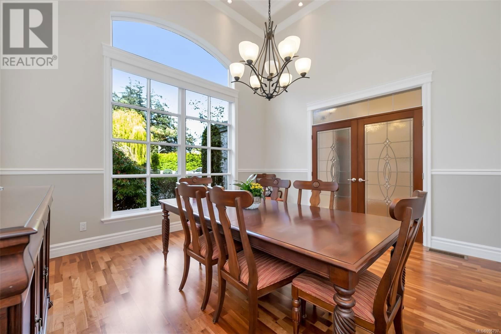 4668 CORDOVA BAY ROAD Image 21