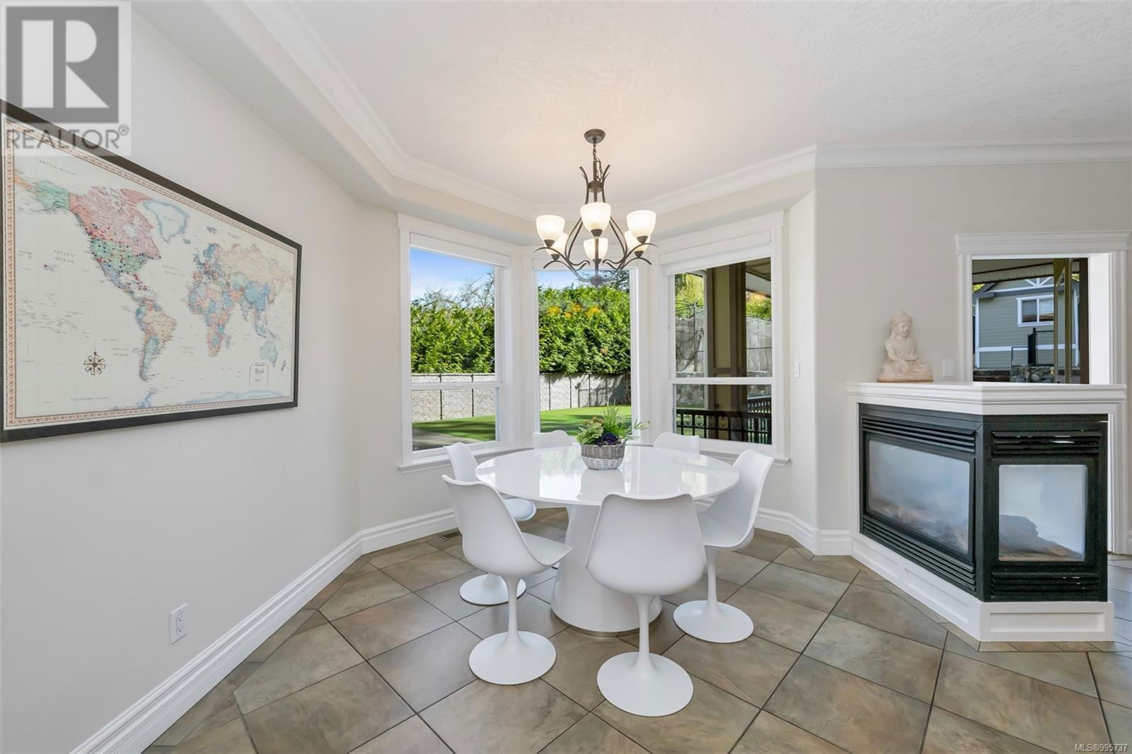 4668 CORDOVA BAY ROAD Image 27