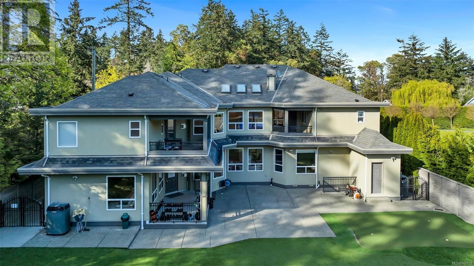 4668 CORDOVA BAY ROAD Image 4
