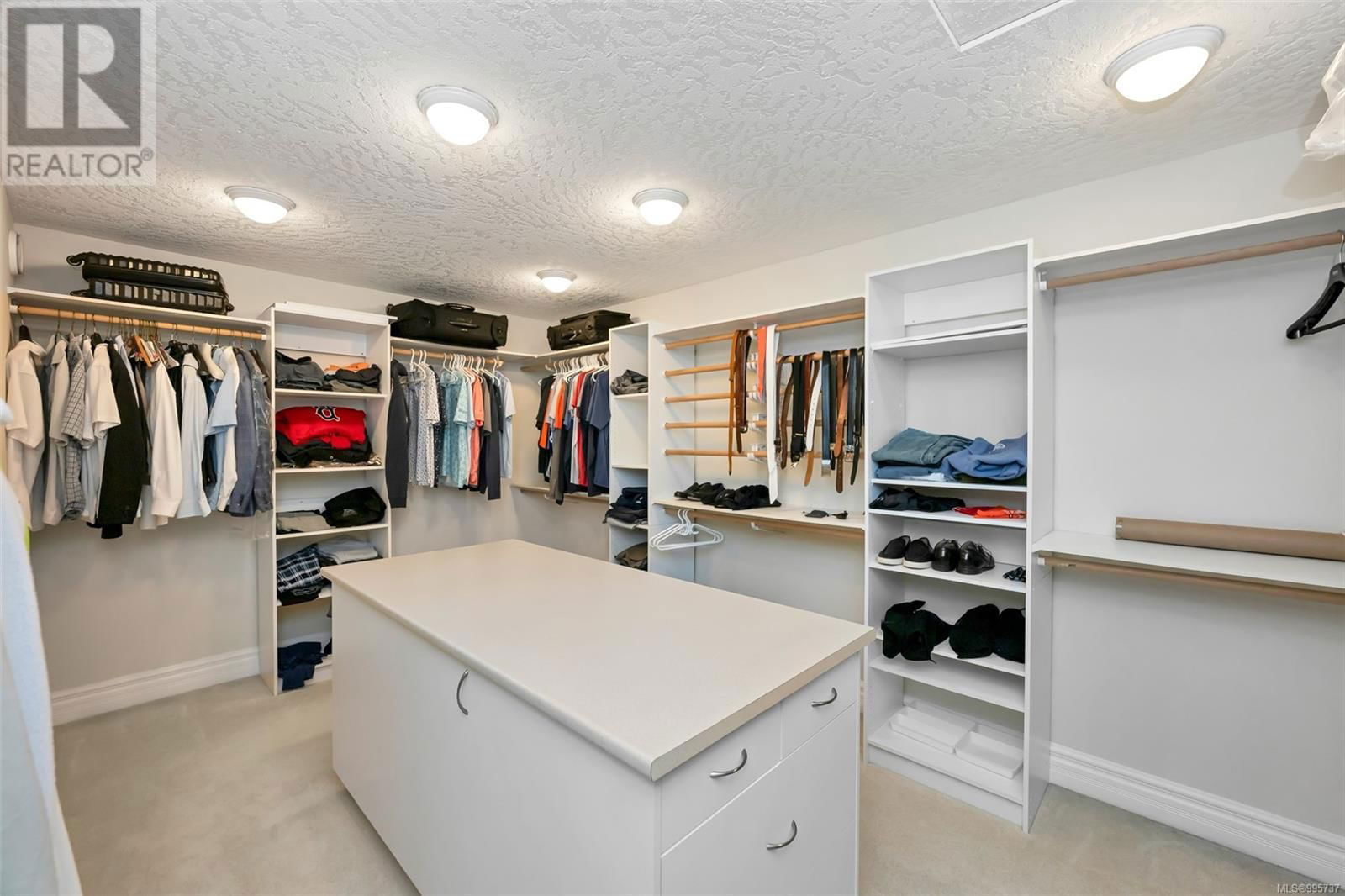 4668 CORDOVA BAY ROAD Image 42