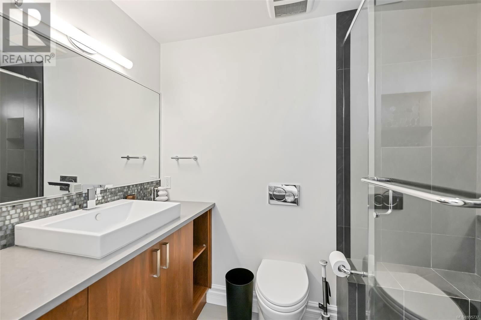 4668 CORDOVA BAY ROAD Image 49