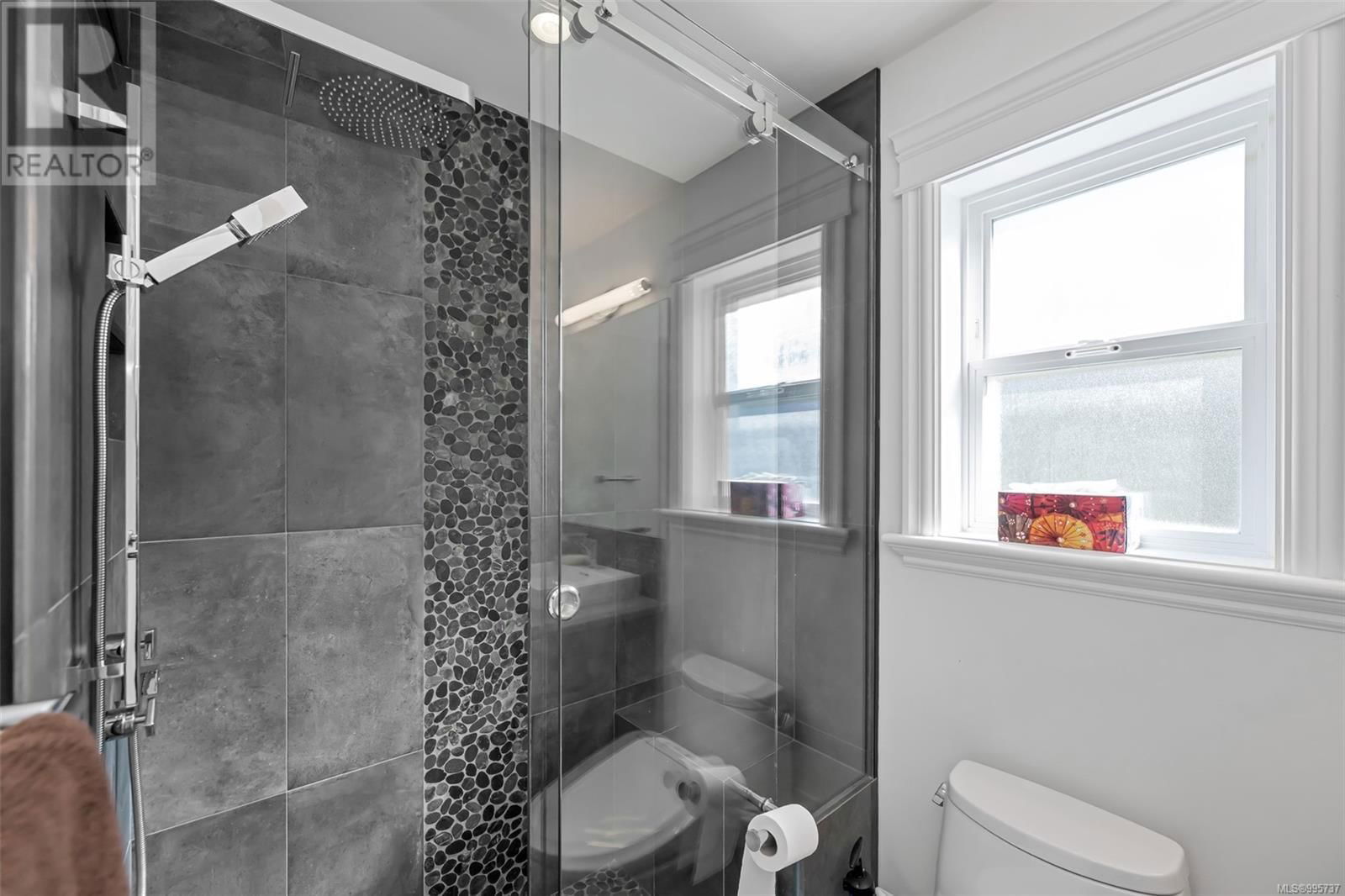 4668 CORDOVA BAY ROAD Image 50