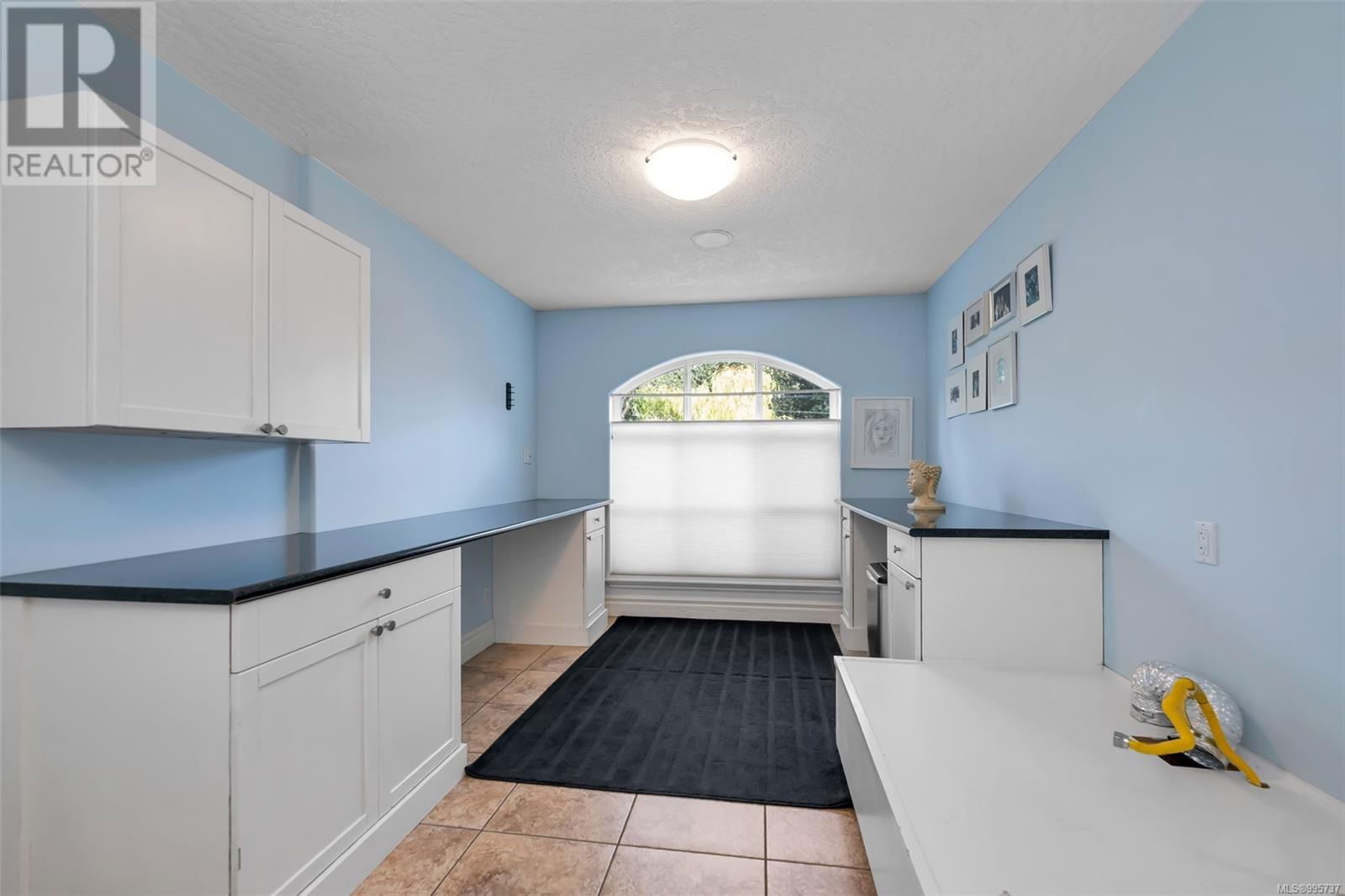4668 CORDOVA BAY ROAD Image 52