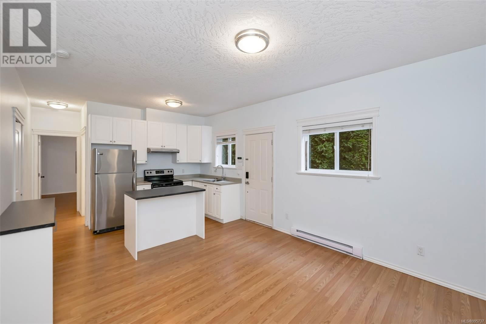 4668 CORDOVA BAY ROAD Image 56