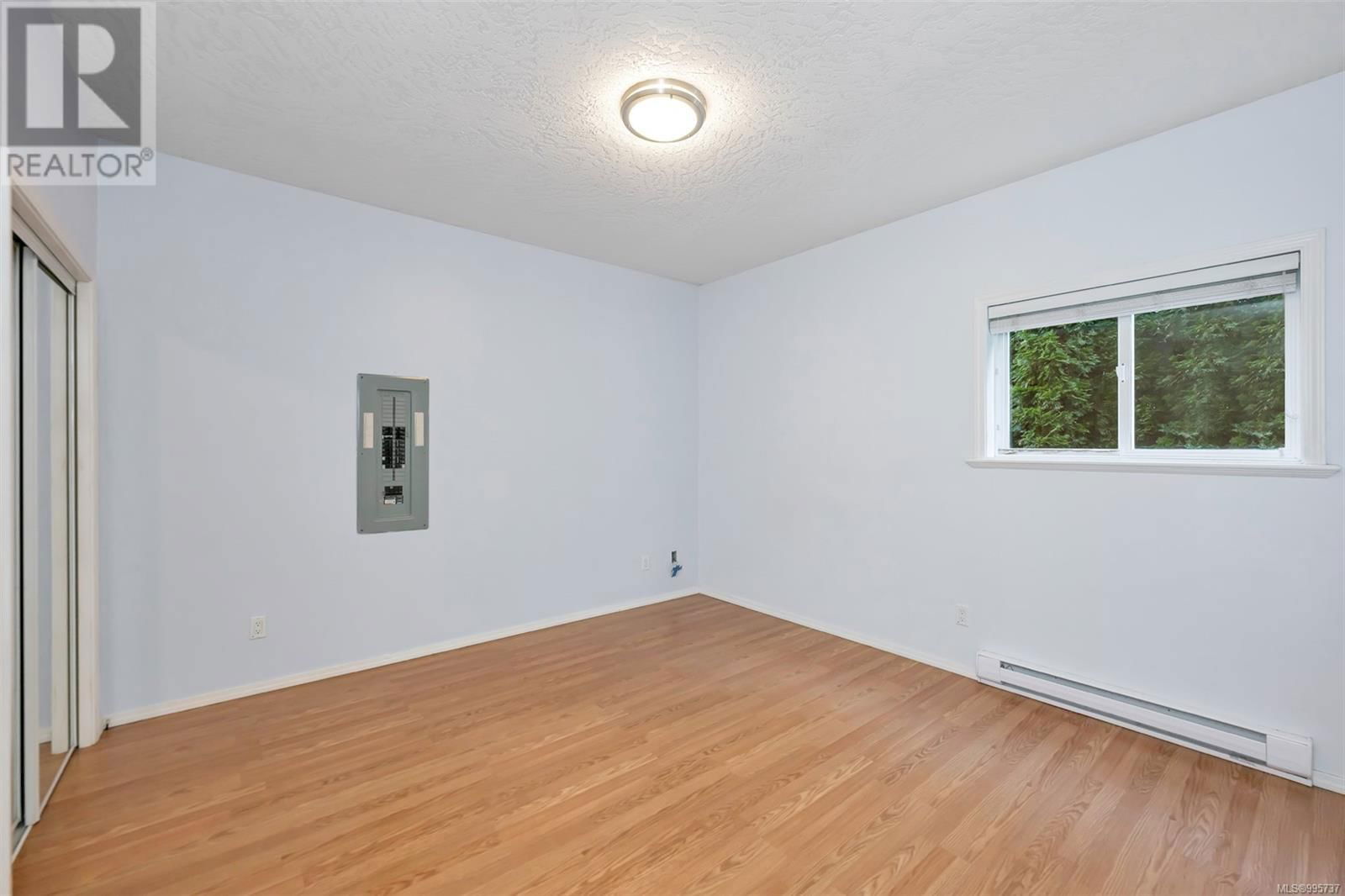 4668 CORDOVA BAY ROAD Image 60