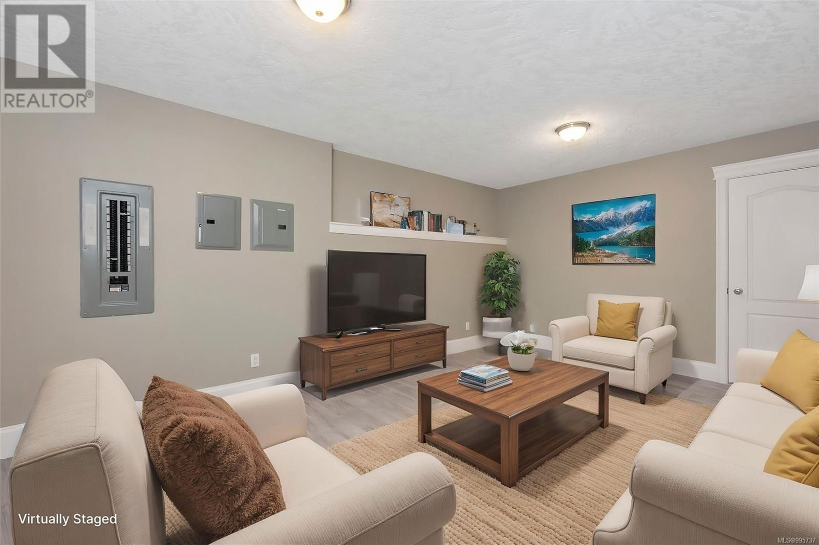 4668 CORDOVA BAY ROAD Image 63