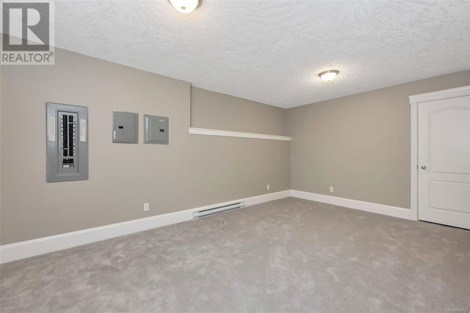 4668 CORDOVA BAY ROAD Image 64