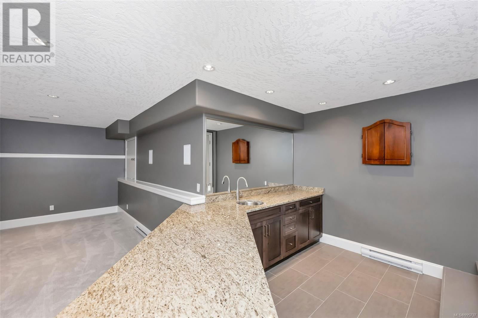4668 CORDOVA BAY ROAD Image 65