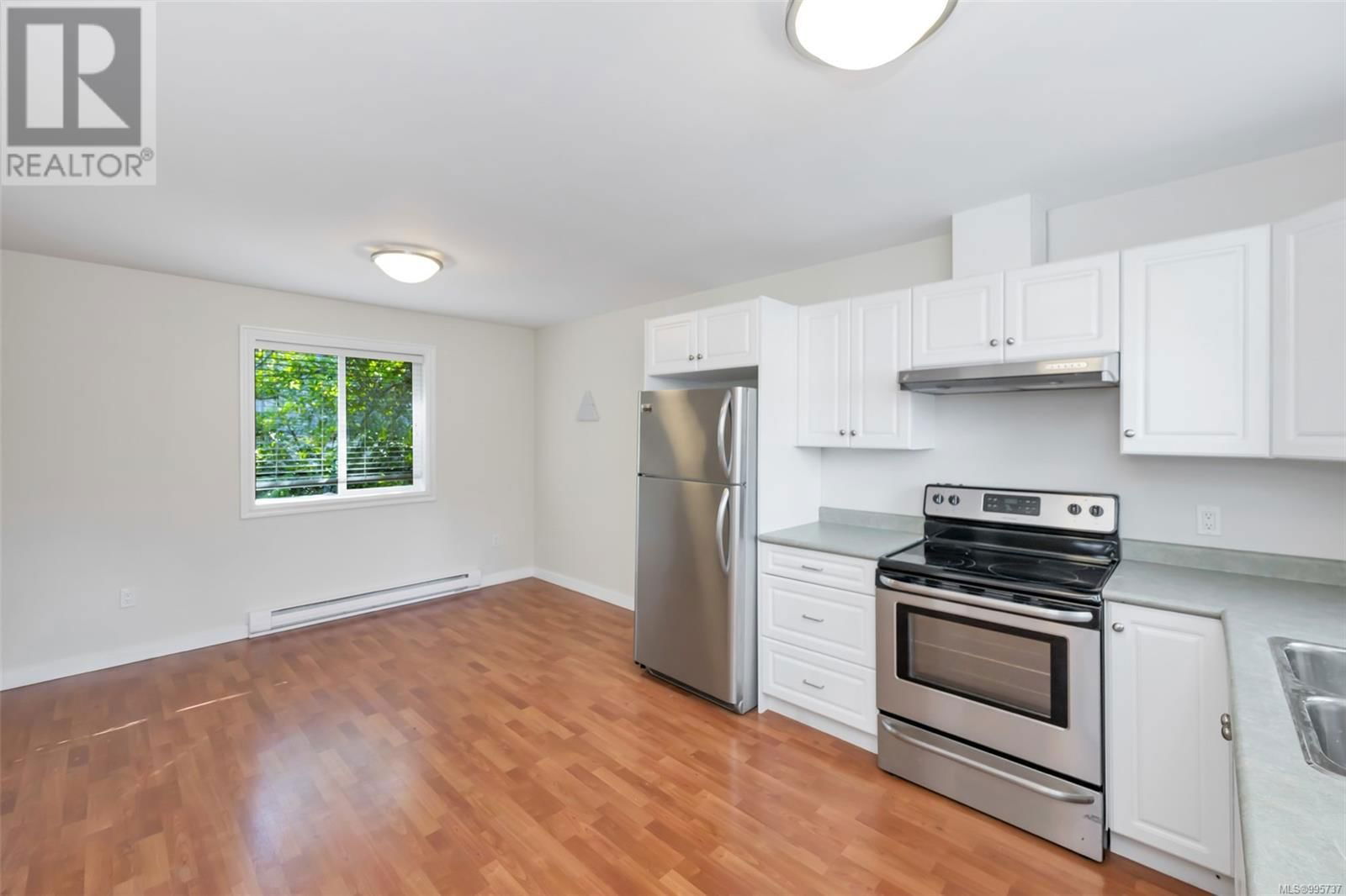 4668 CORDOVA BAY ROAD Image 68
