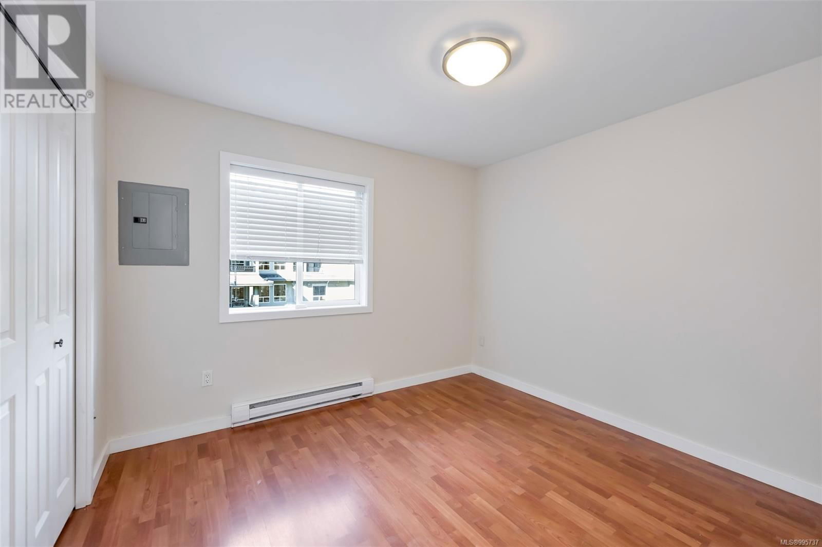 4668 CORDOVA BAY ROAD Image 71