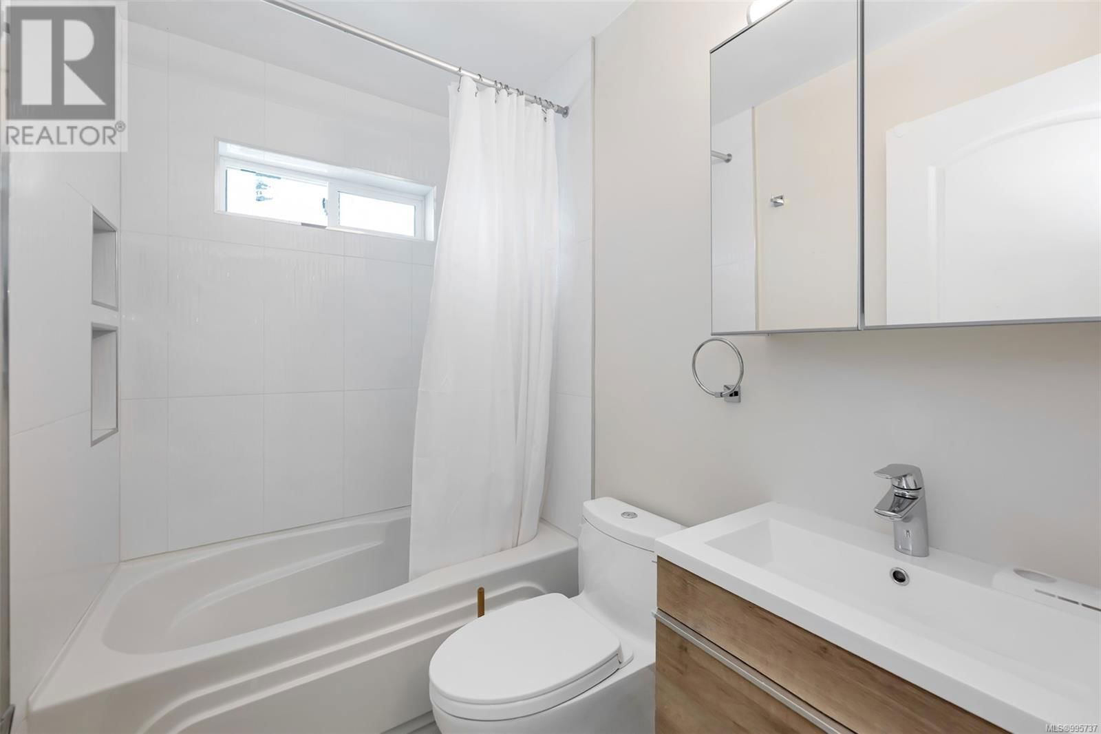 4668 CORDOVA BAY ROAD Image 72