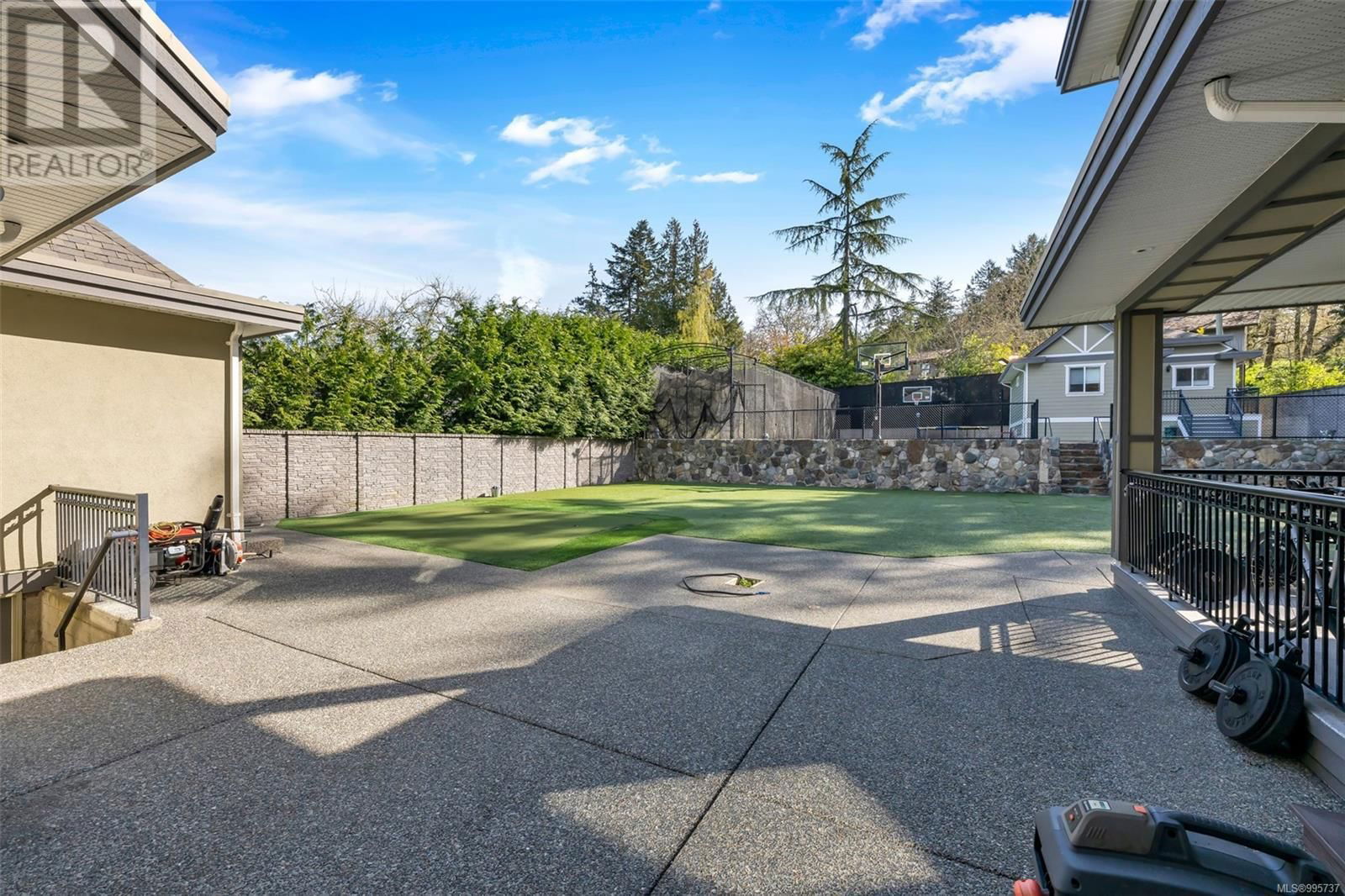 4668 CORDOVA BAY ROAD Image 76