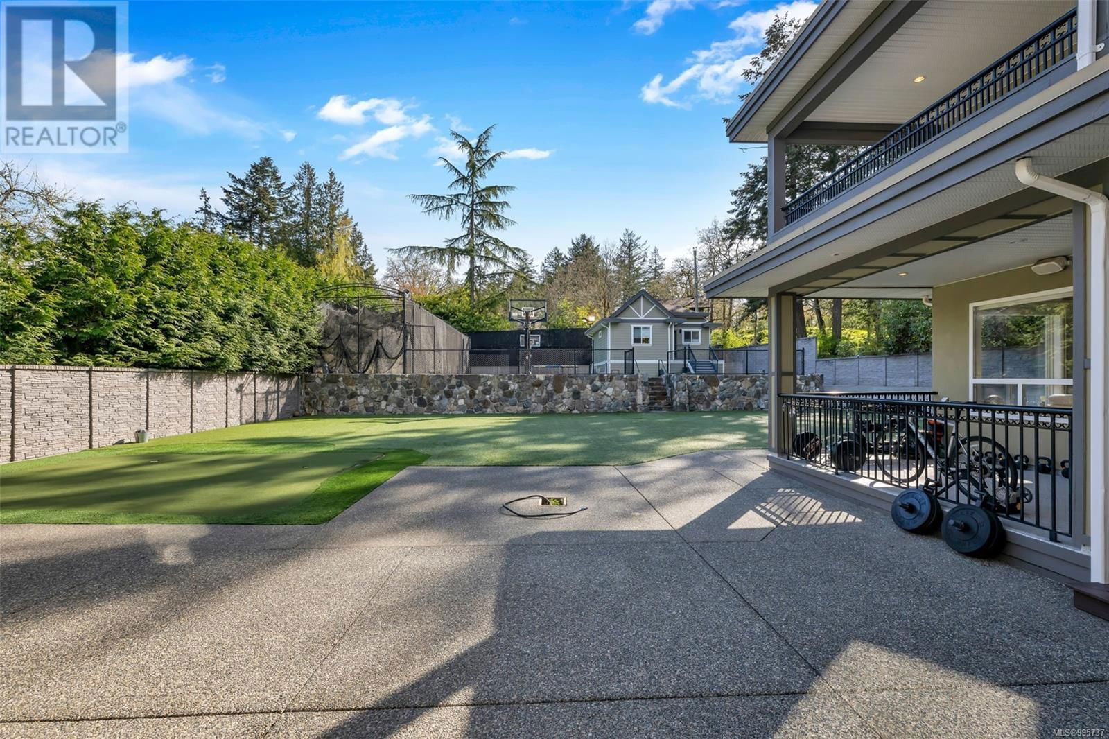 4668 CORDOVA BAY ROAD Image 77