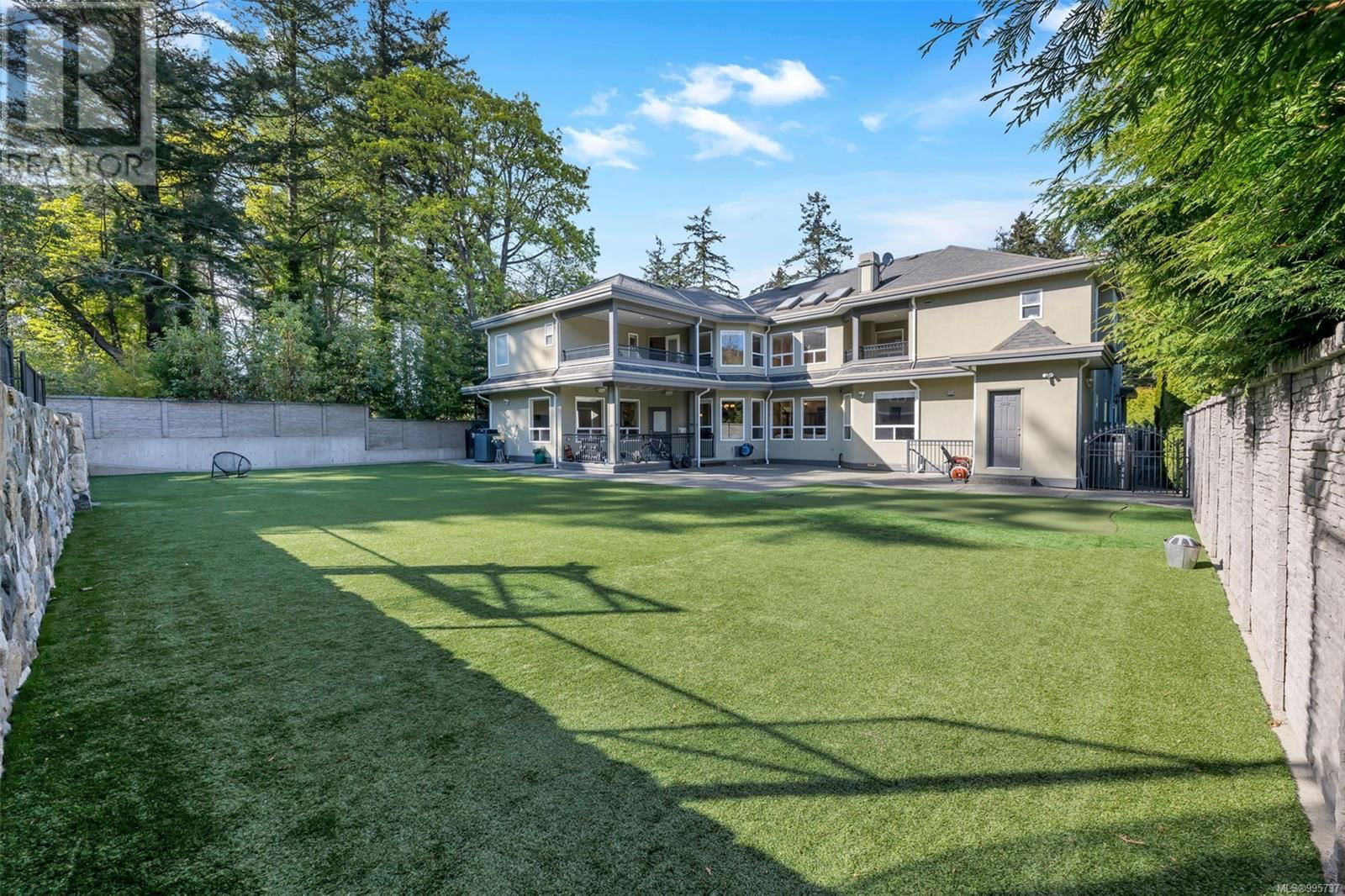 4668 CORDOVA BAY ROAD Image 78