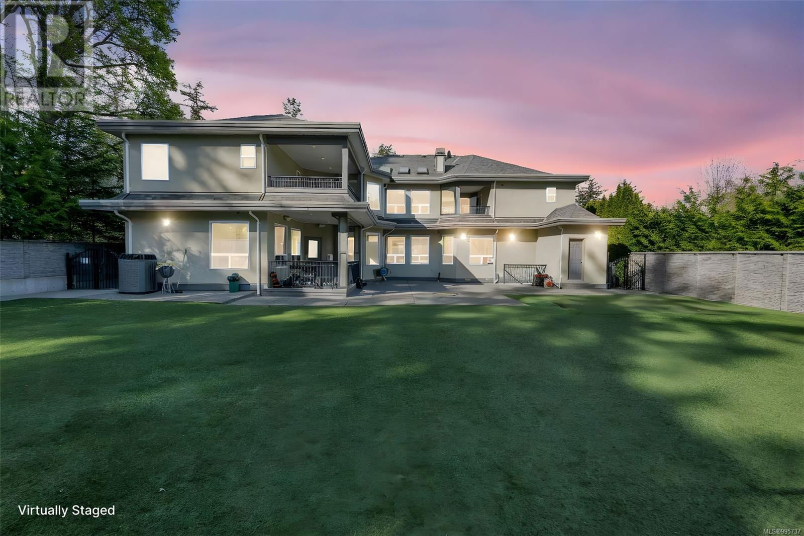 4668 CORDOVA BAY ROAD Image 79