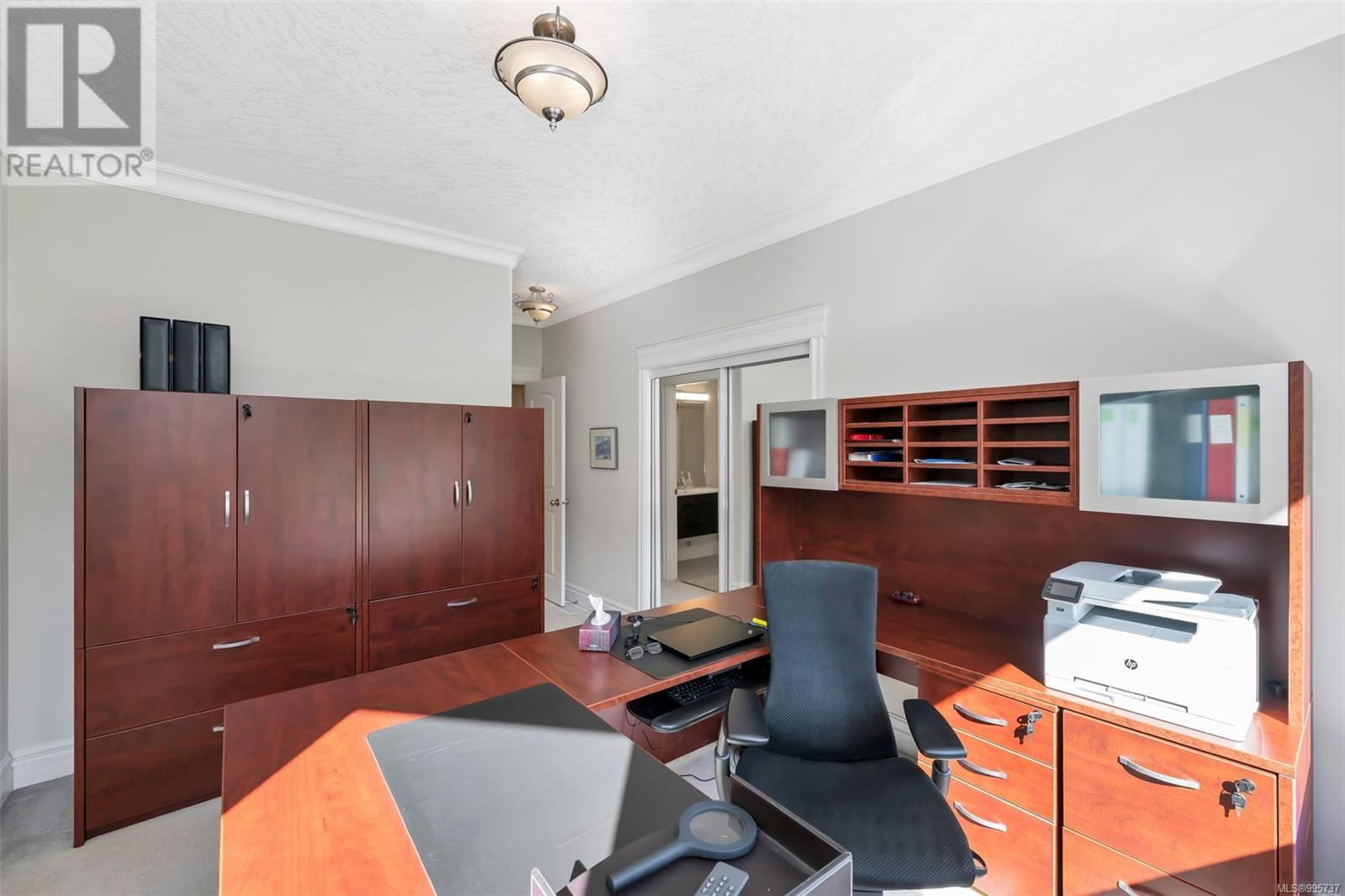 4668 CORDOVA BAY ROAD Image 8