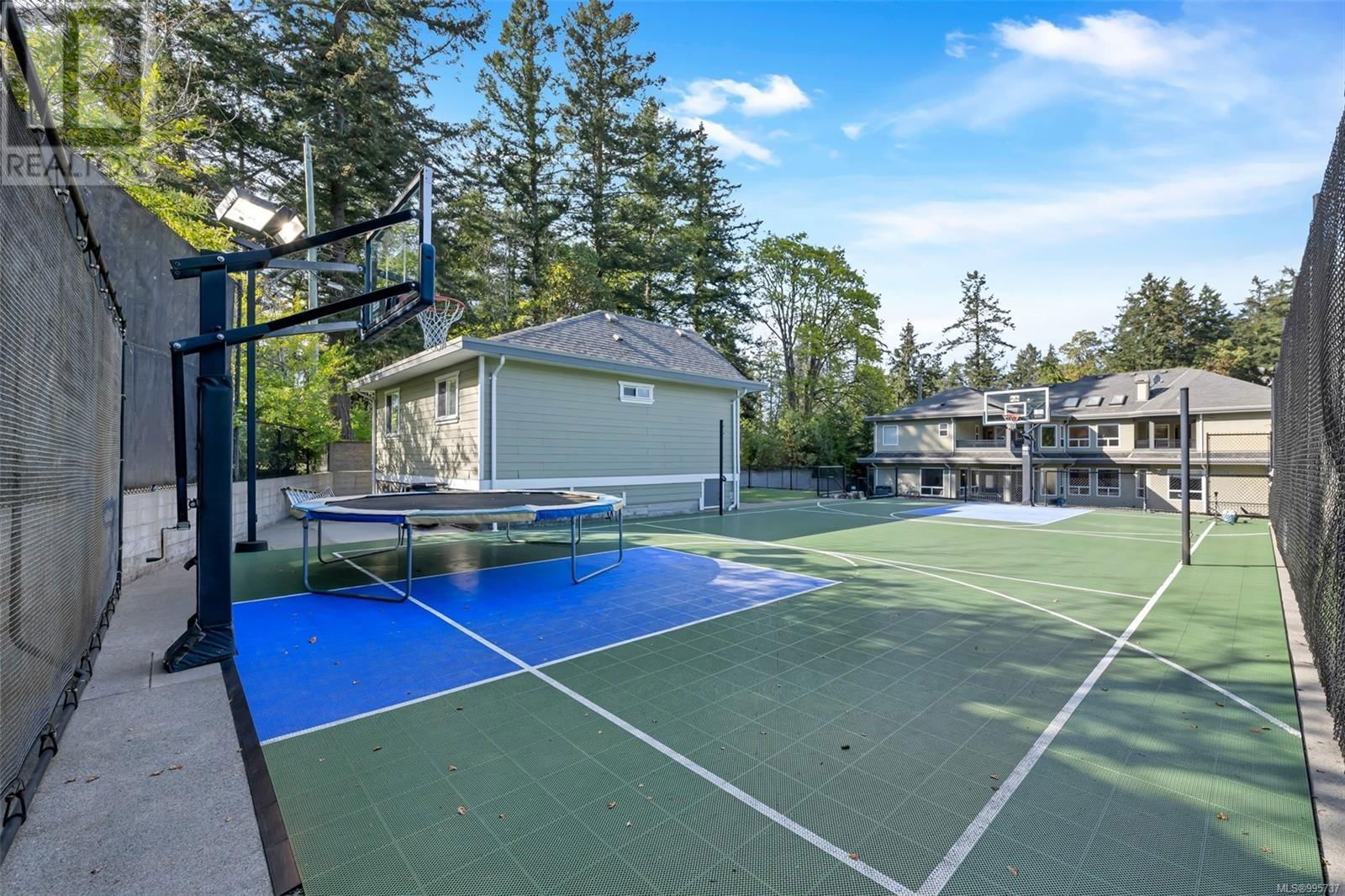 4668 CORDOVA BAY ROAD Image 83