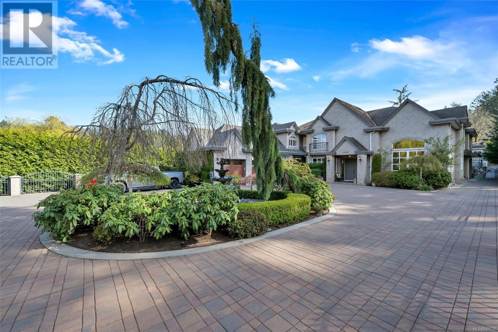 4668 CORDOVA BAY ROAD Image 90