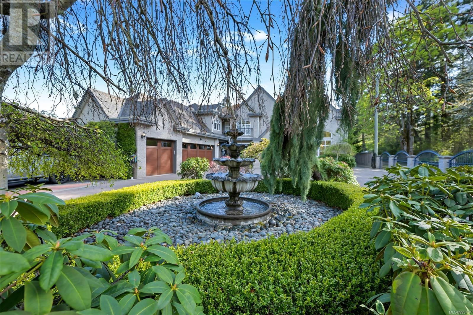 4668 CORDOVA BAY ROAD Image 92