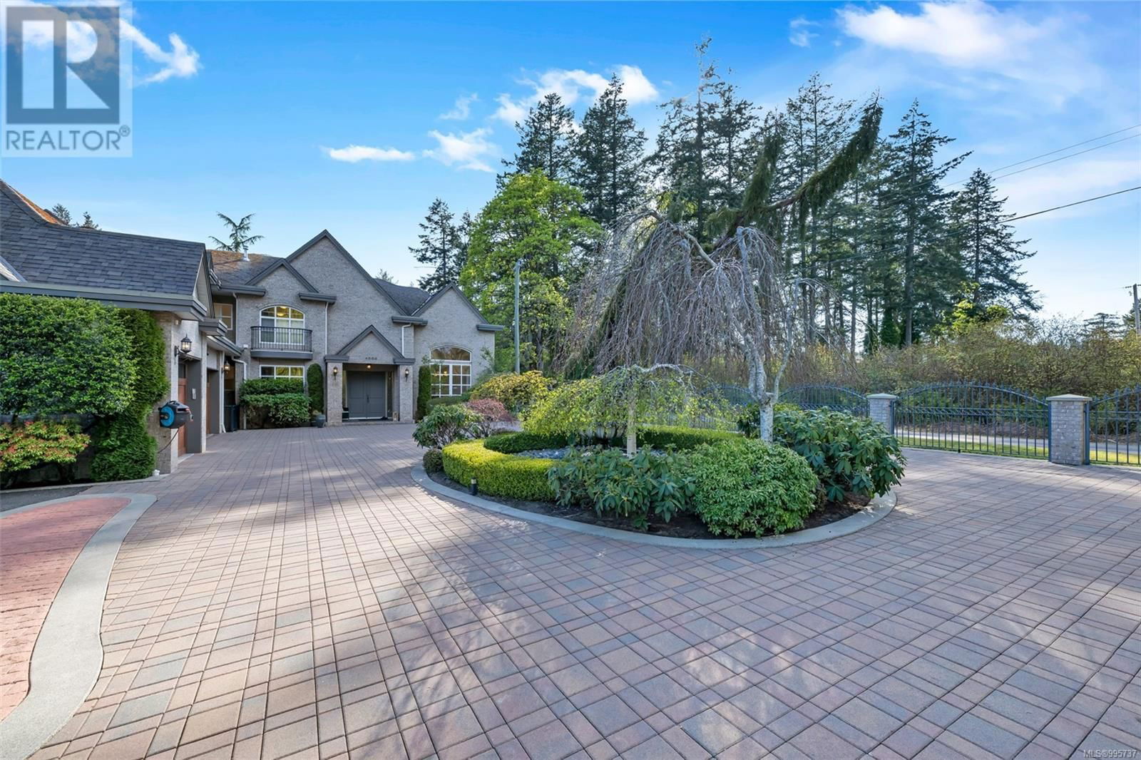 4668 CORDOVA BAY ROAD Image 93