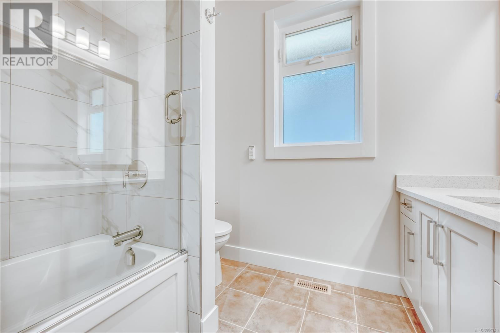 138 ROYAL PACIFIC WAY Image 30