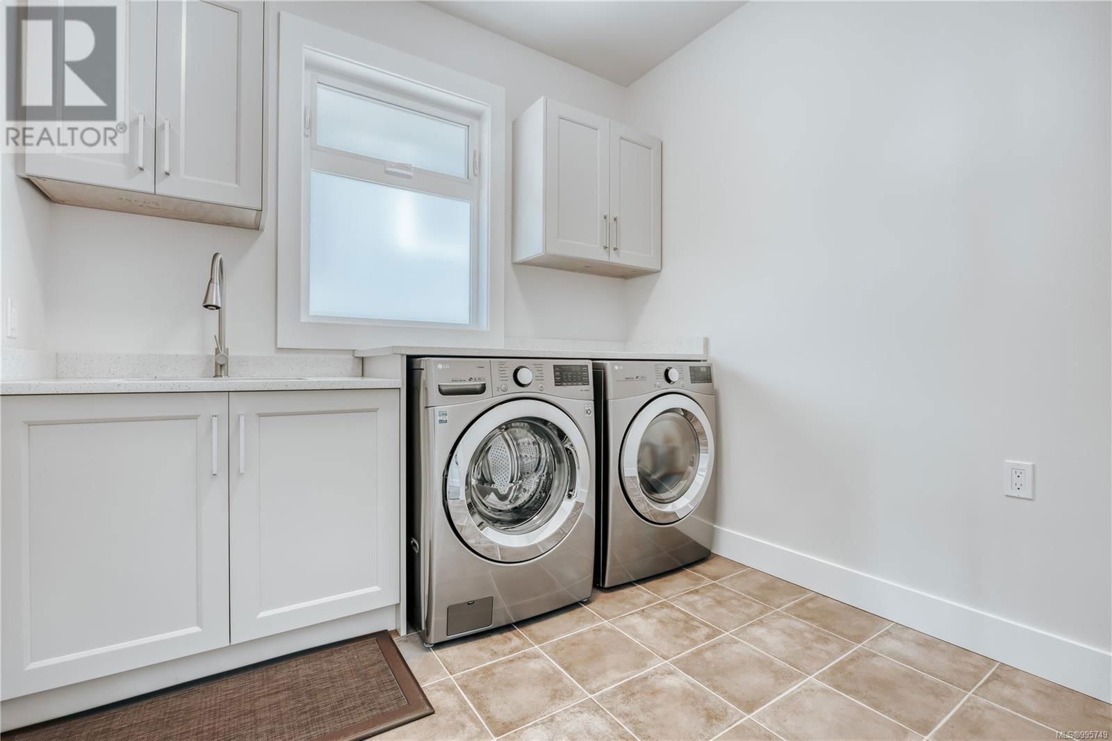 138 ROYAL PACIFIC WAY Image 31