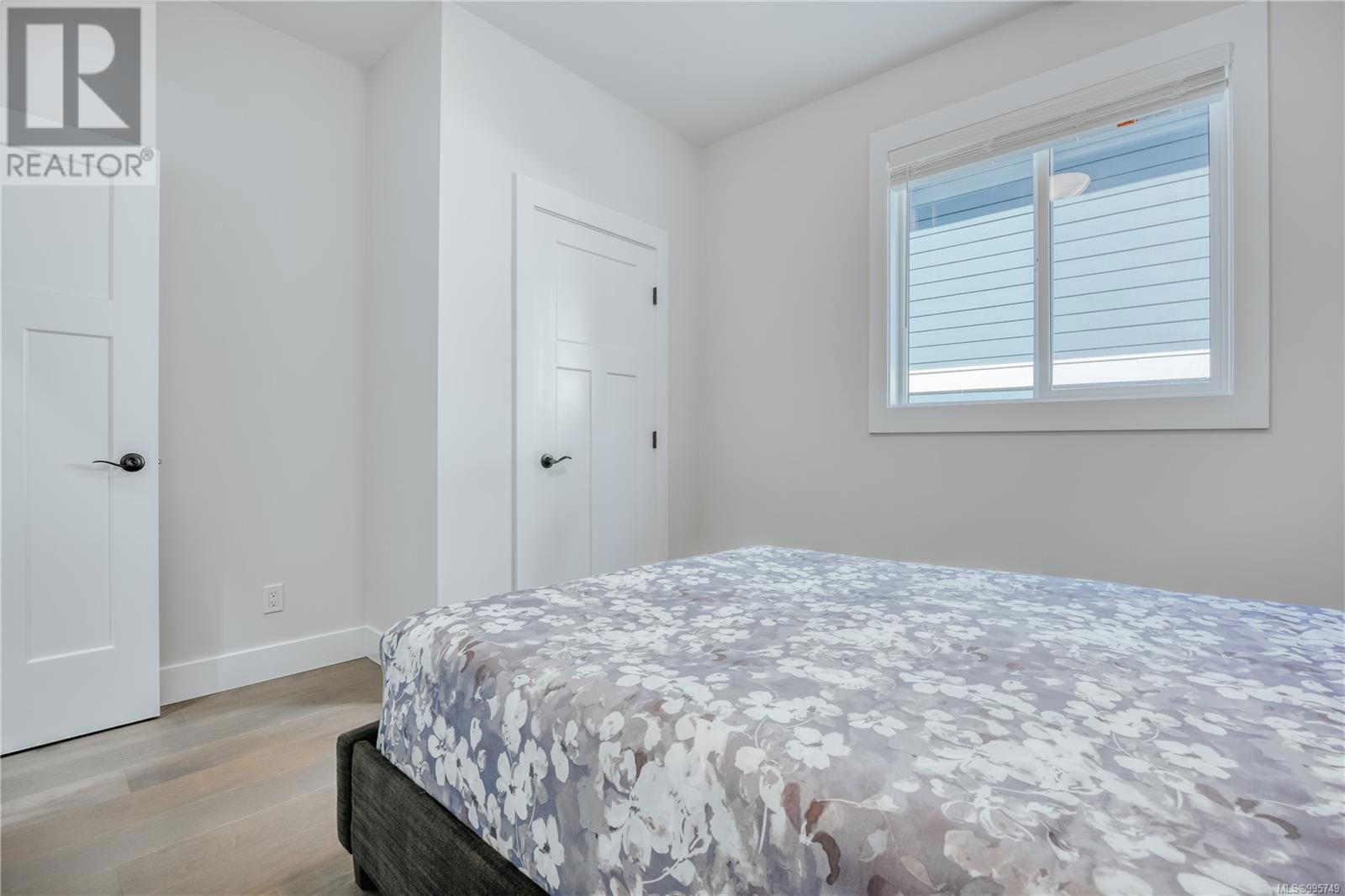 138 ROYAL PACIFIC WAY Image 32