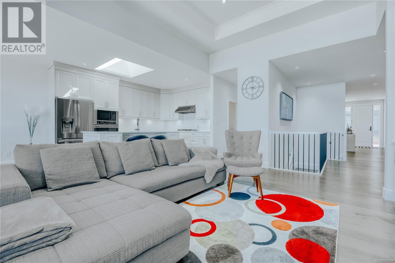 138 ROYAL PACIFIC WAY Image 38