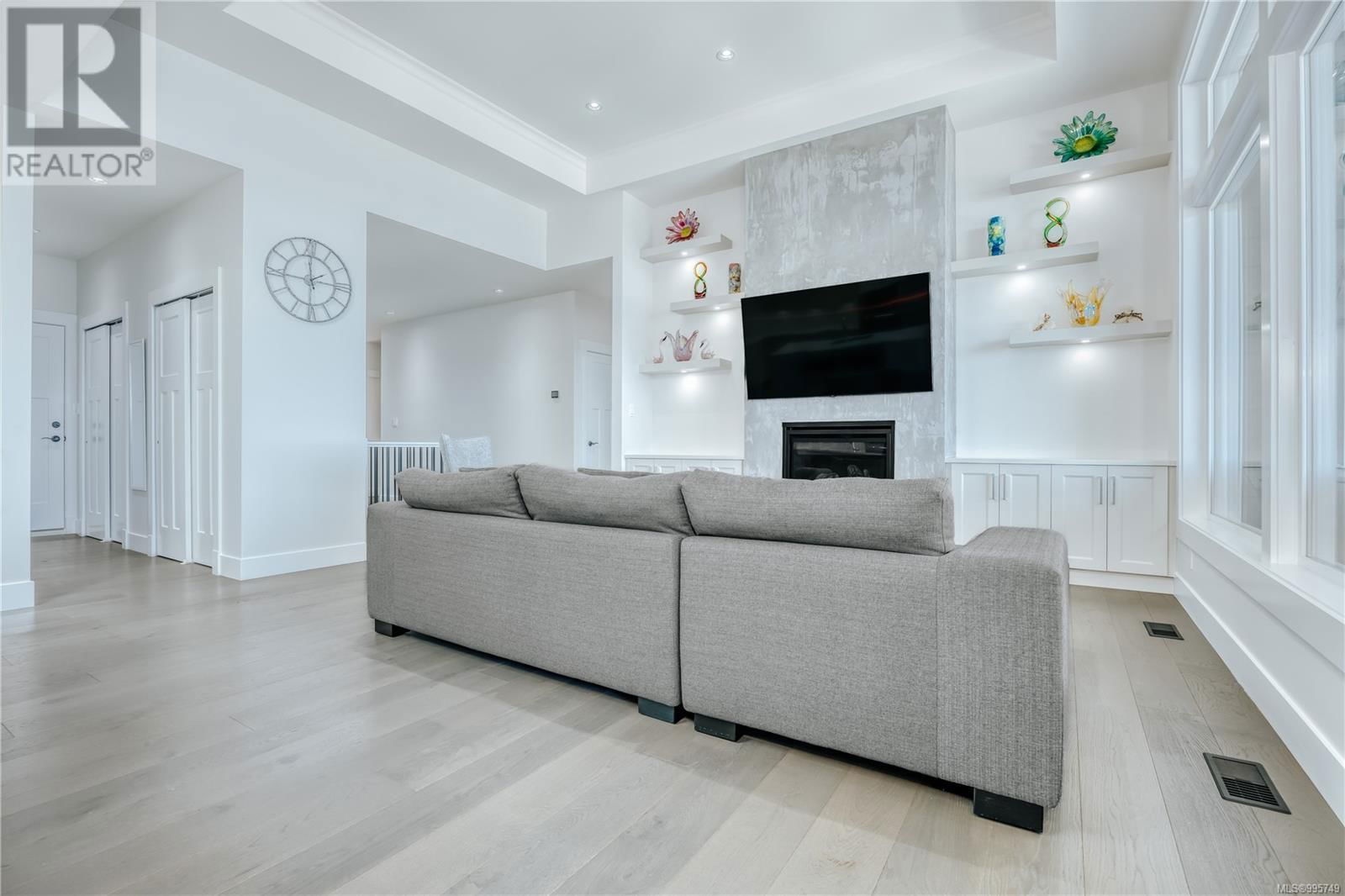 138 ROYAL PACIFIC WAY Image 39