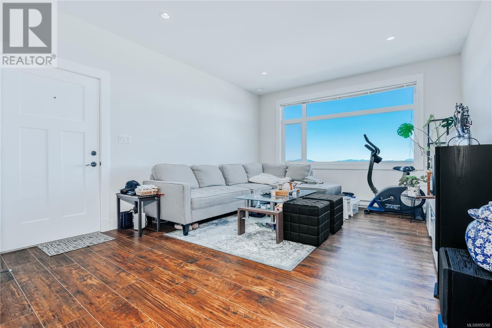 138 ROYAL PACIFIC WAY Image 57