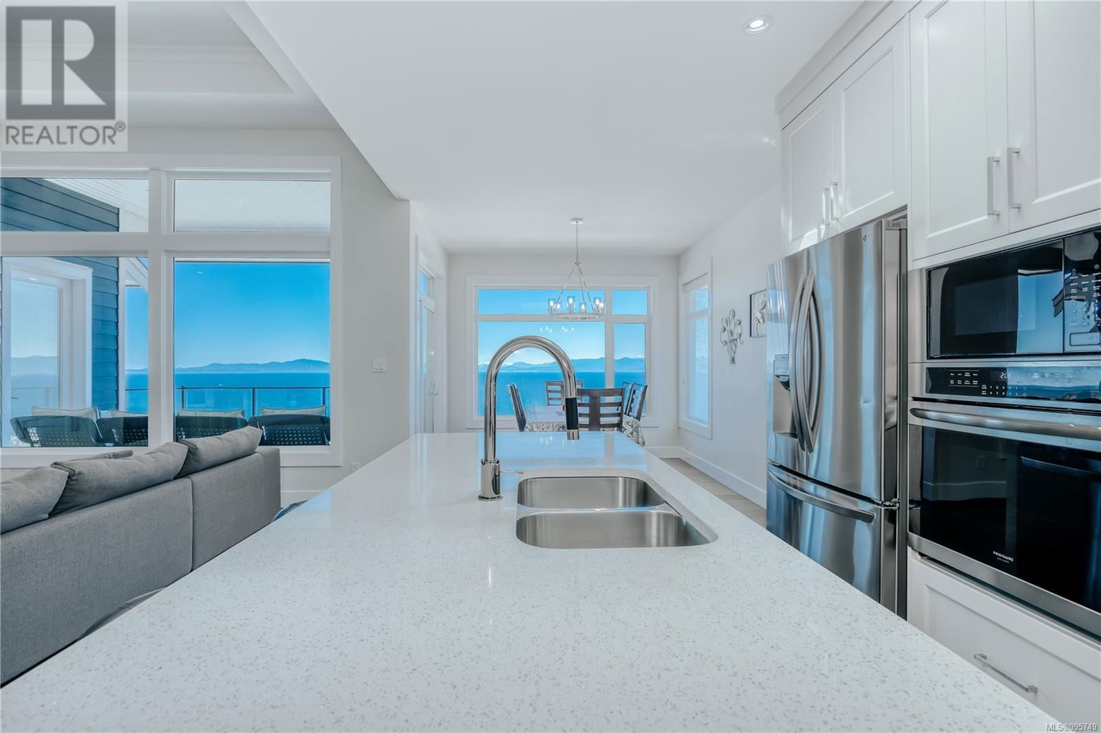 138 ROYAL PACIFIC WAY Image 6
