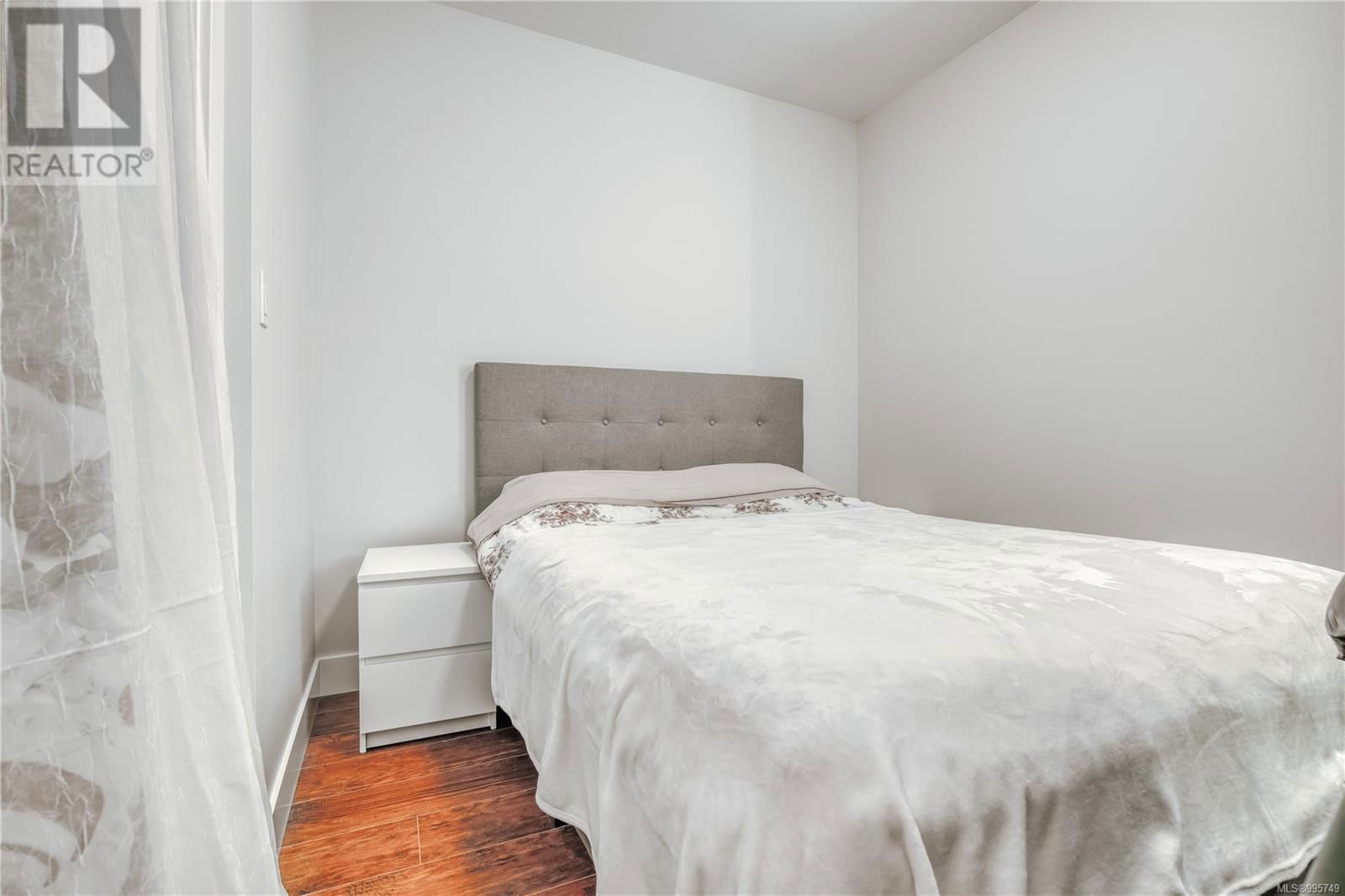 138 ROYAL PACIFIC WAY Image 62
